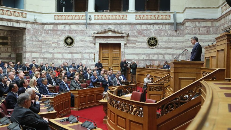 Εσωκομματική κριτική σε τρεις κατευθύνσεις